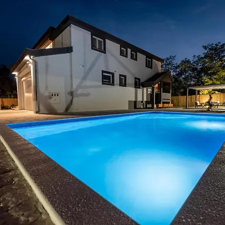 Heaven Villa *