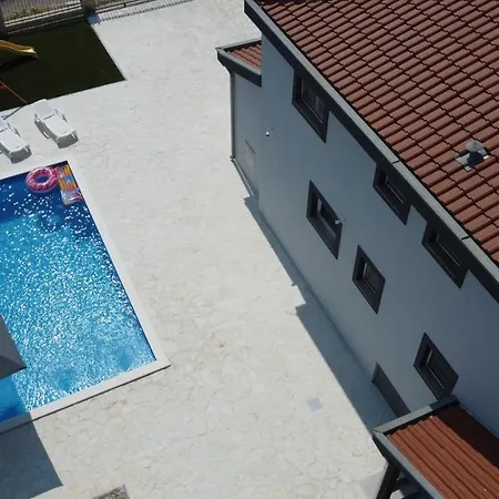Heaven Villa *