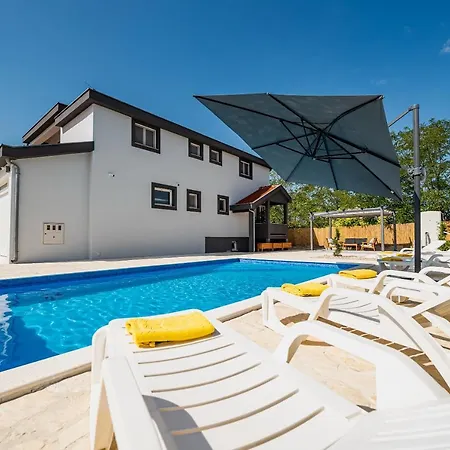 Heaven Villa *